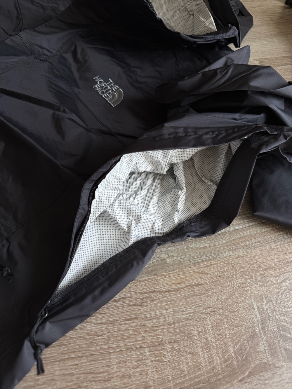 The North Face DryVent Rain Jacket Black, New, Size Large - Picture 8 of 12